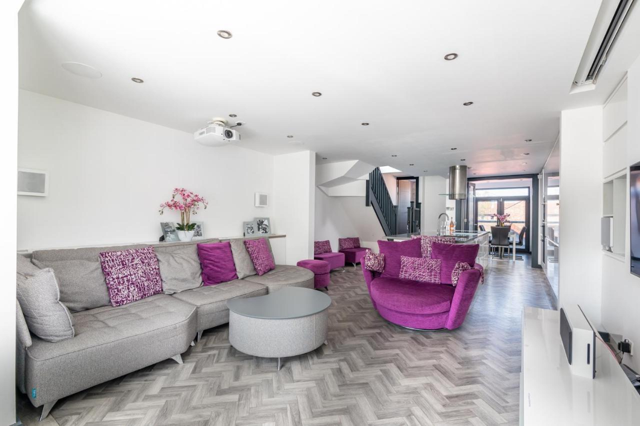 Modern Duplex Apt With 75 Inch Tv I Pass The Keys York Luaran gambar